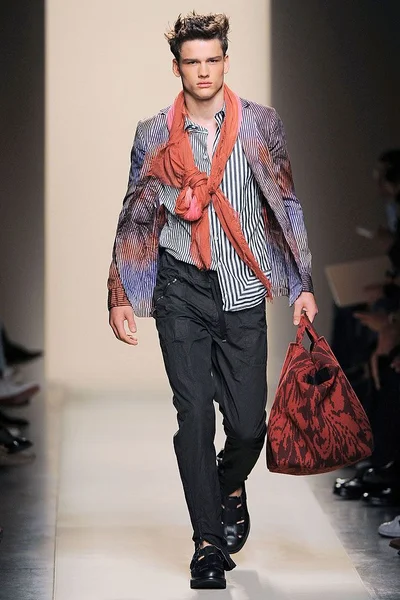 Look 25